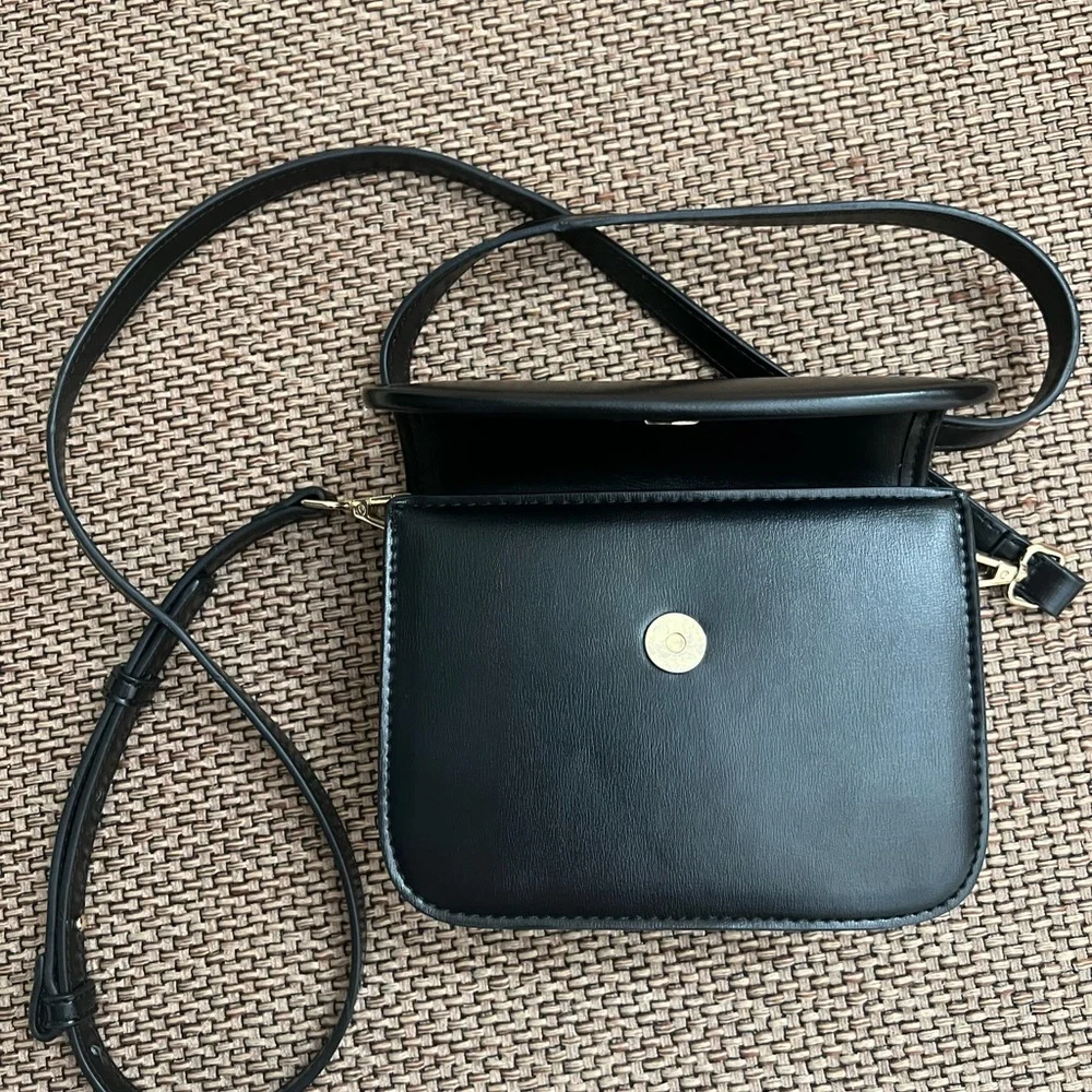 Zara Double Strap Crossbody Bag in black. - Picture 8 of 10